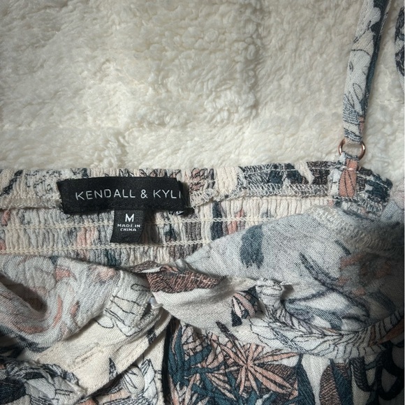 Kendall & Kylie • Pac Sun Floral Print Sleeveless Top - Picture 3 of 4